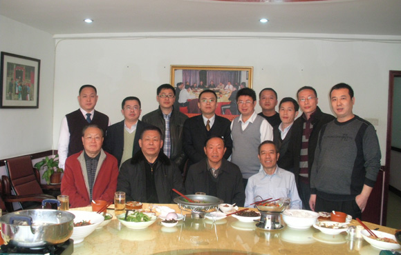 会长办公会议成员拜访我会军界特别顾问
